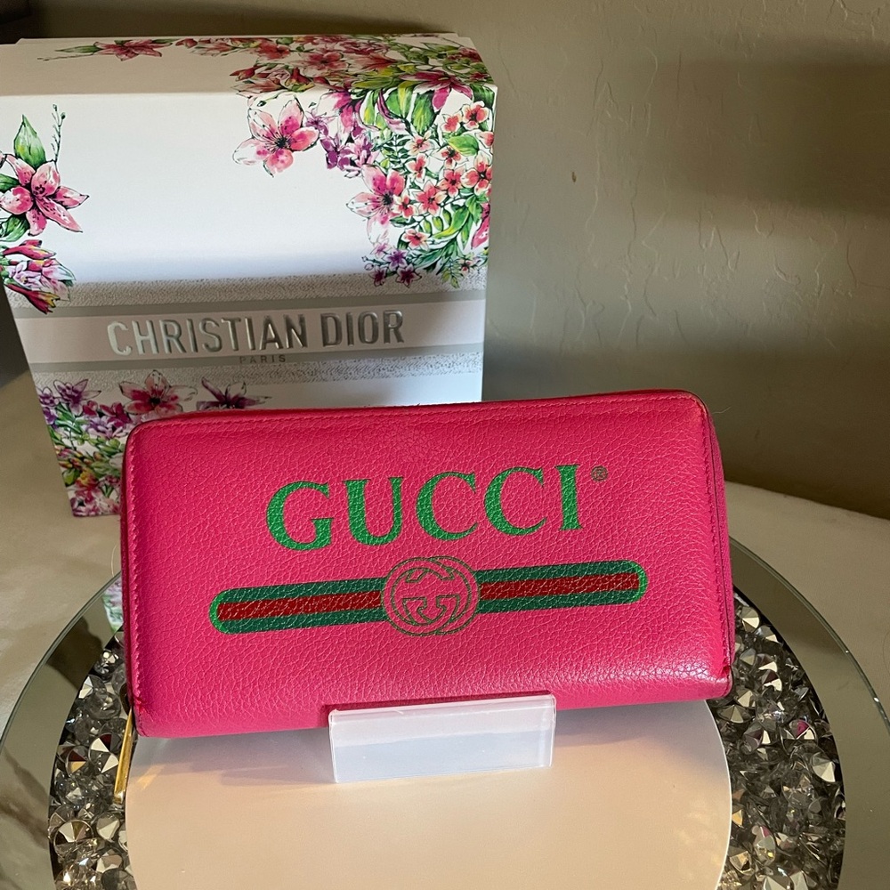 EUC GUCCI ZIPPER WALLET - Picture 1 of 8